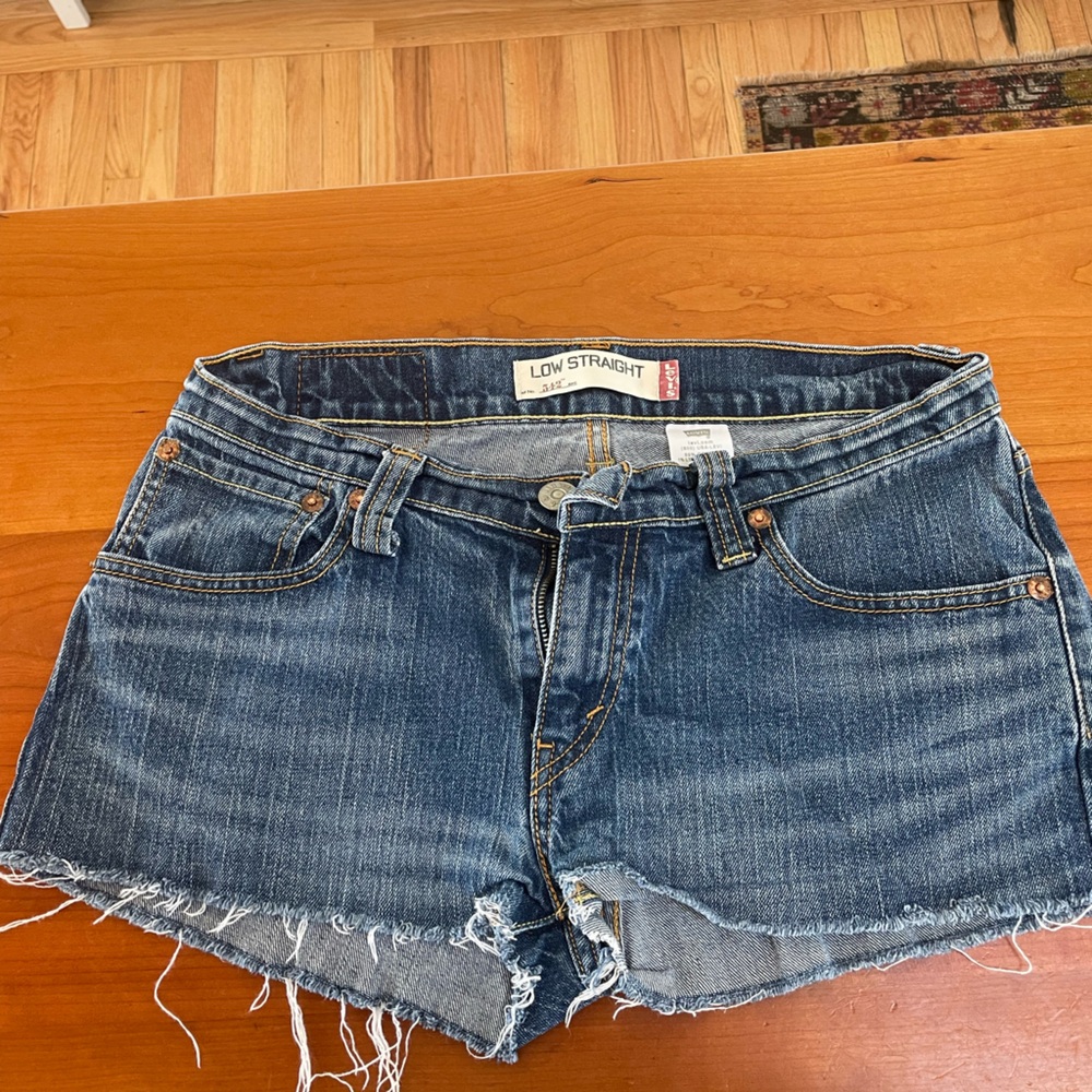 Levi’s 542 cutoff shorts.